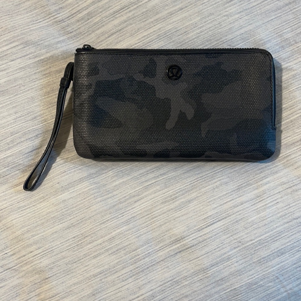 Lululemon Camo Zip wallet